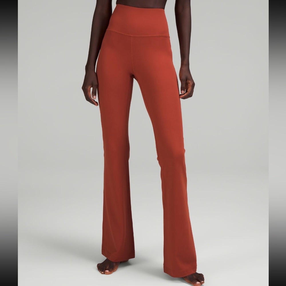 NWT Lululemon Groove Super-High-Rise Flared
Pant Nulu *Regular